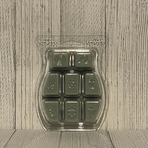 Scentsy wax bar - Snowflakes & Sage - Picture 2 of 2